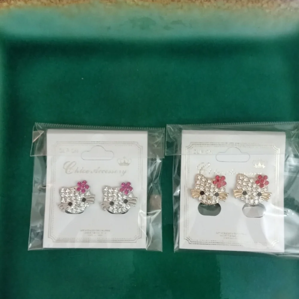 SILVER Hello Kitty CZ earrings *CLIP ON* These are CLIP ON** Hard to Find!… - Picture 4 of 6